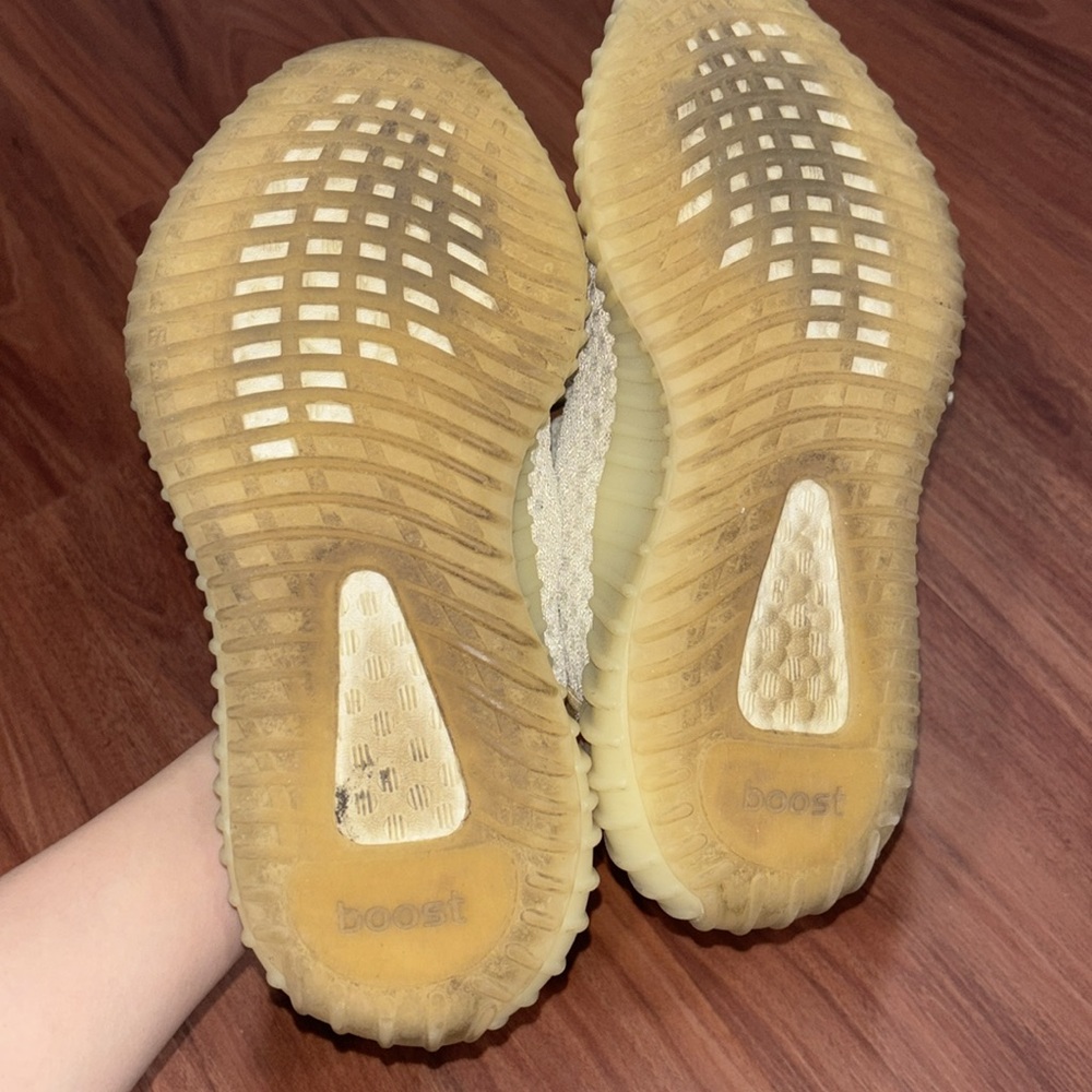 Yeezys V2 - Picture 4 of 5